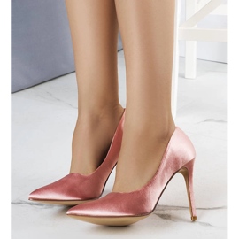 Rózsaszín tűk szatén bevonattal a Lochlantól 1 Rózsaszín tűk szatén bevonattal a Lochlantól 1