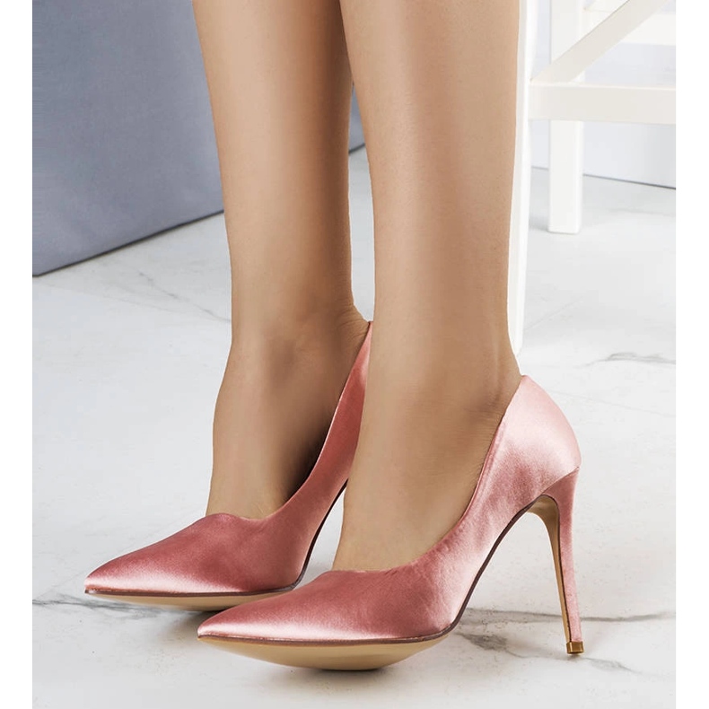 Rózsaszín tűk szatén bevonattal a Lochlantól 1