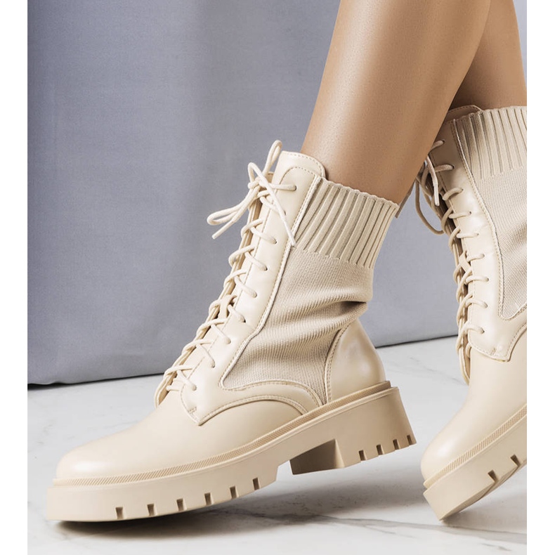 BM Bézs edzőcipő az Ensley-től 1