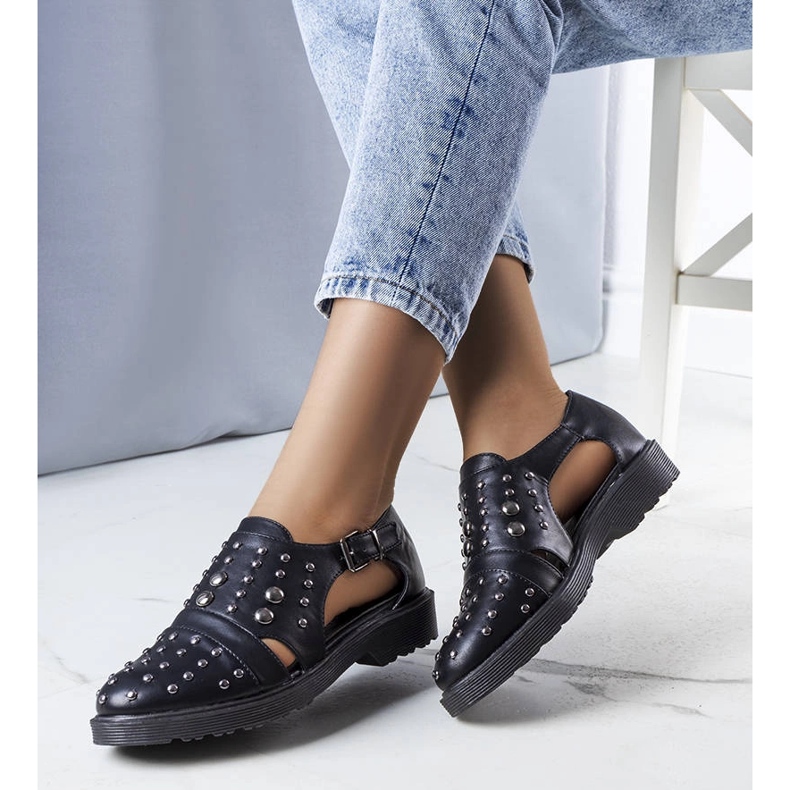 A márka fekete mélyen dekoltált cipői Eleana 1