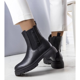 Fekete szigetelt csizma a Caron márkától 1