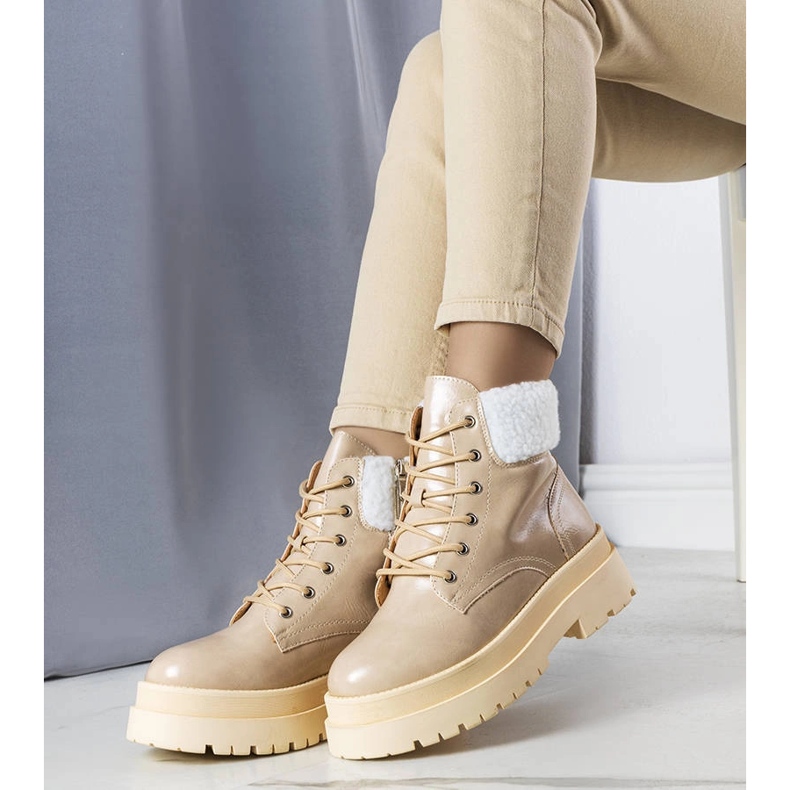 Bryas bézs színű hőszigetelt csizma báránybőrrel 1