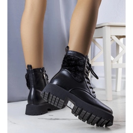 Fekete szigetelt csizma bundával a Dixie-től 1