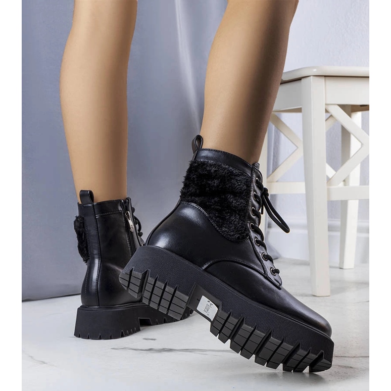 Fekete szigetelt csizma bundával a Dixie-től 1