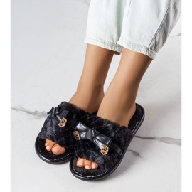 Fekete papucs masnival Petertől 1