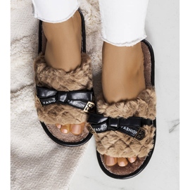 BM Barna papucs masnival Petertől 1