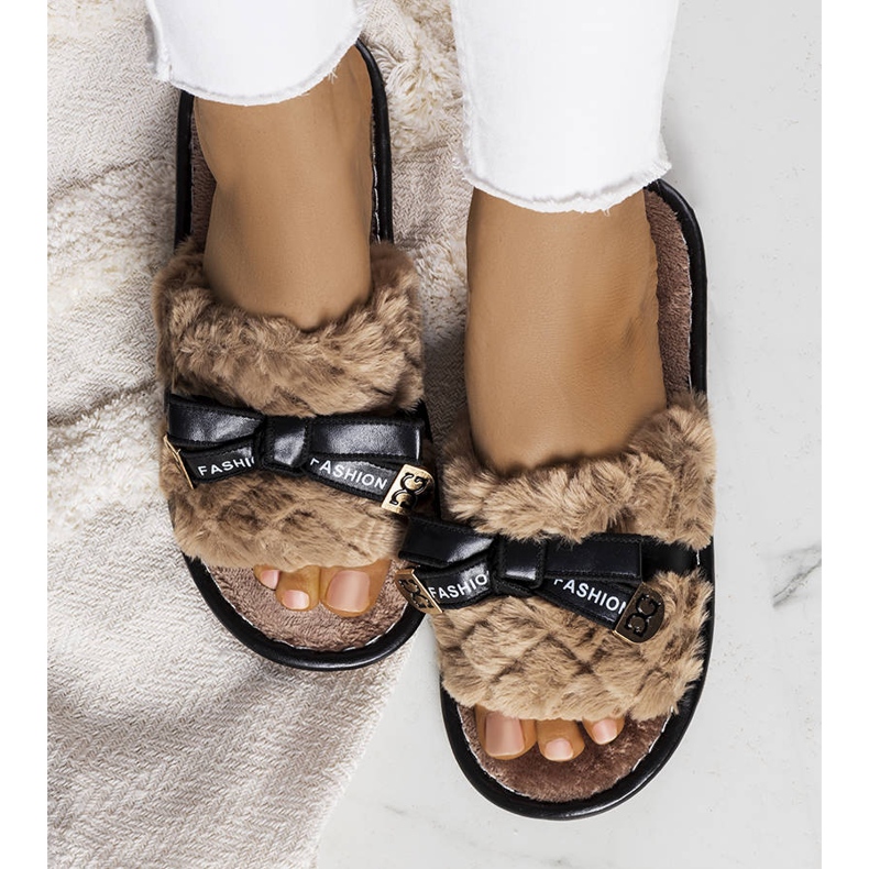 BM Barna papucs masnival Petertől 1