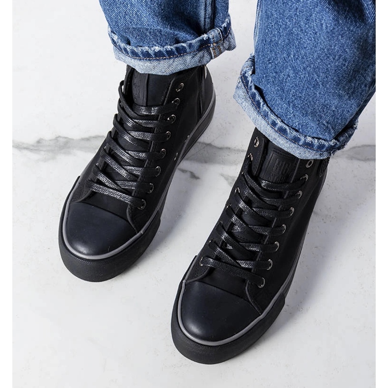 Fekete szigetelt tornacipő Big Star KK274173 1