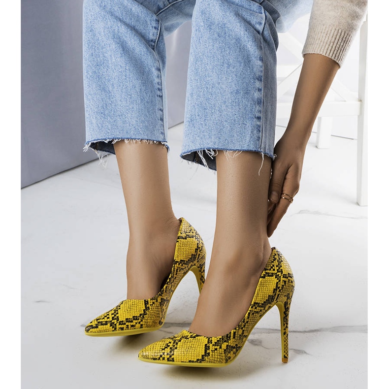 BM Jasiah sárga sarkú cipő 1