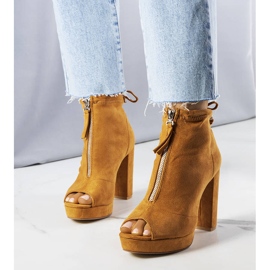 BM Tevesarkú csizma a Payto-tól barna 1 BM Tevesarkú csizma a Payto-tól barna 1