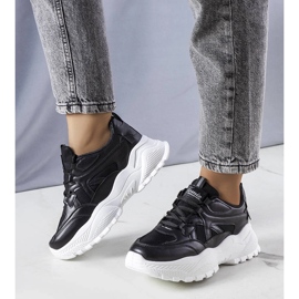 Fekete tornacipő masszív Lorene talpon 1