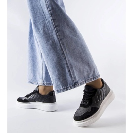 Fekete női tornacipő a Latoya márkától 1 Fekete női tornacipő a Latoya márkától 1