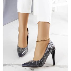 Fekete sarkú Erika fóliával borított 1