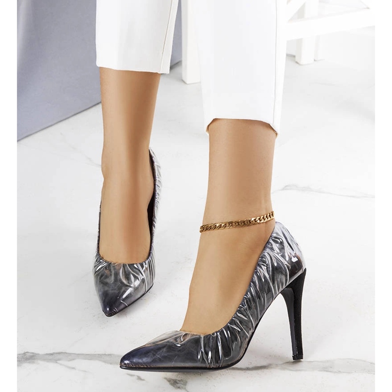 Fekete sarkú Erika fóliával borított 1