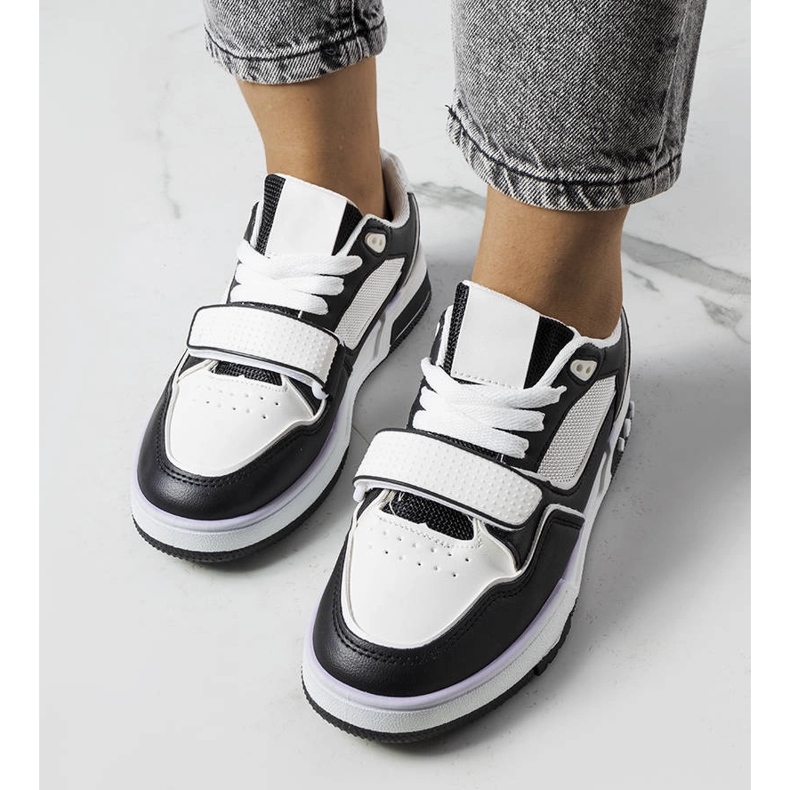 Ollie fekete női tornacipő fehér 1