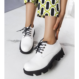 Josephine fehér cipő masszív talppal 1