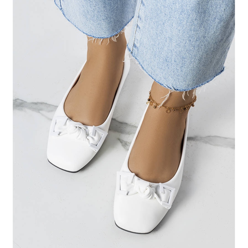 Tabitha fehér balerinák masnival 1