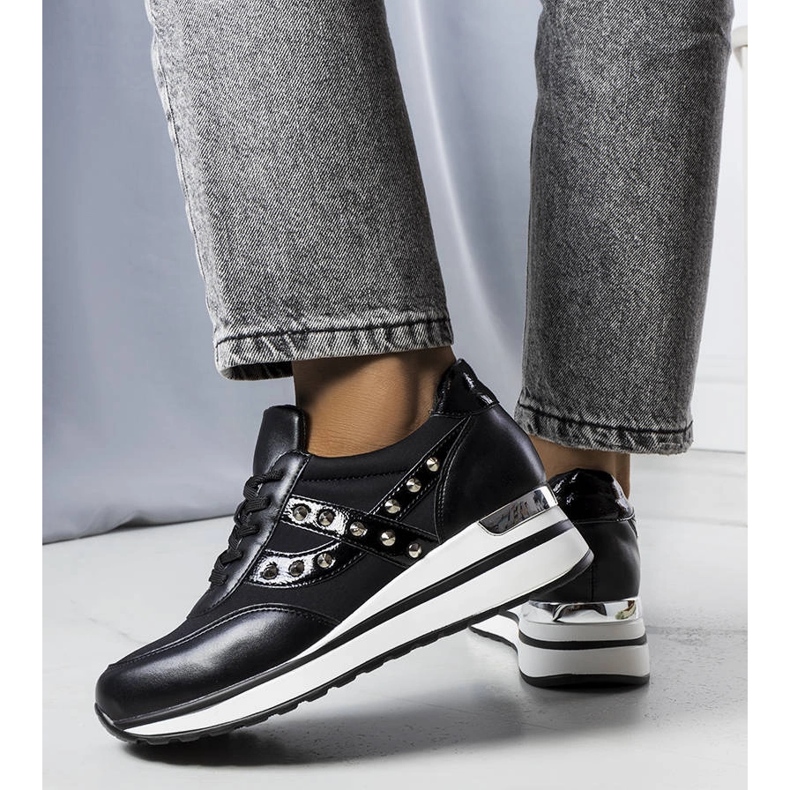 Mely fekete tornacipő vastag talppal 1