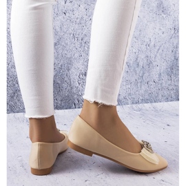 Bézs balerinák masnival és strasszokkal a LaGarde-tól 1