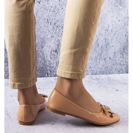 Sötétbézs balerinák Vallée díszítéssel 1