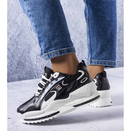 Fekete ékszeres tornacipő a Germain cégtől 1