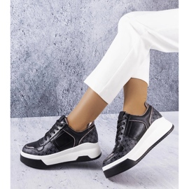 Fekete tornacipő Grandbois monogrammal díszítve 1