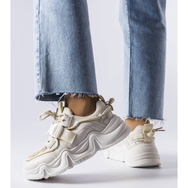 Bézs színű, látványos tornacipő a Desforges-tól 1 Bézs színű, látványos tornacipő a Desforges-tól 1