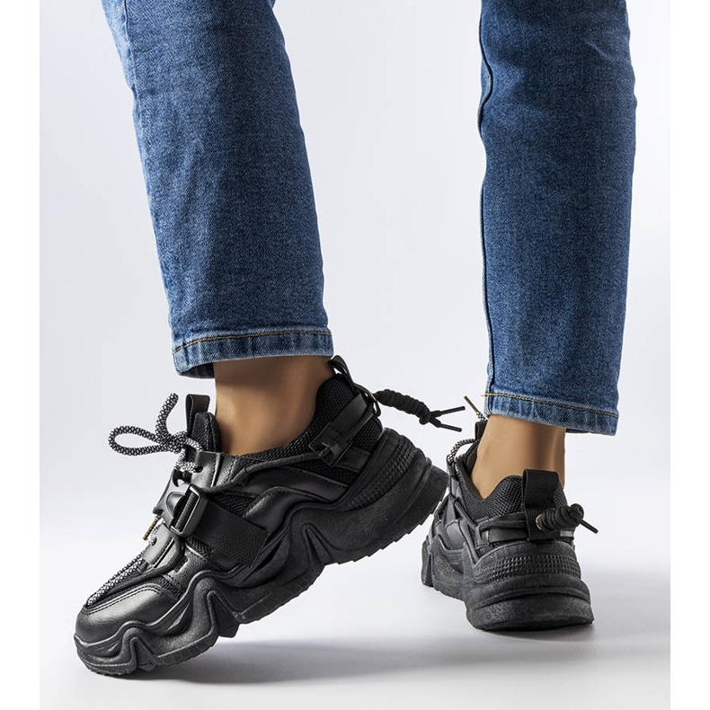 BM Fekete elbűvölő tornacipő a Desforges-tól 1