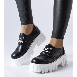 Fekete áttört masszív cipő Camus 1