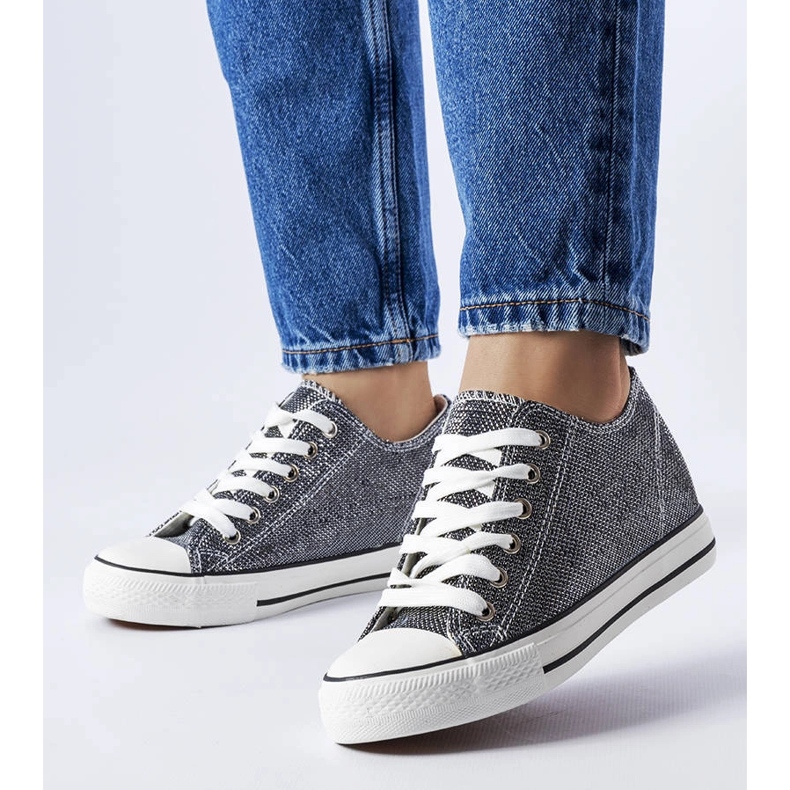 Fekete brokát ék alakú tornacipő Krétáról 1