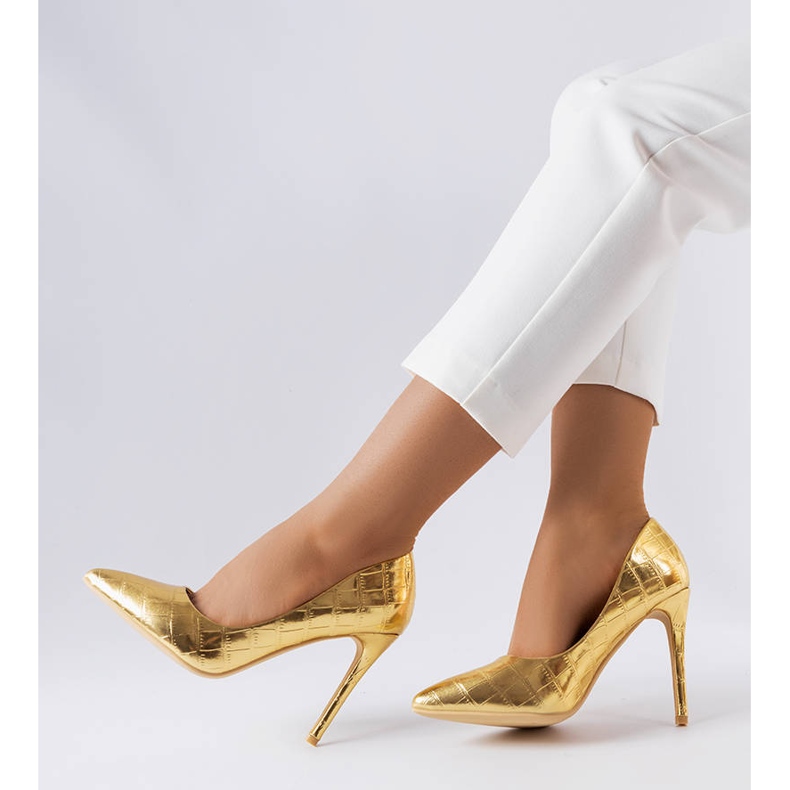 Raison dombornyomással díszített arany tűk aranysárga 1 Raison dombornyomással díszített arany tűk aranysárga 1