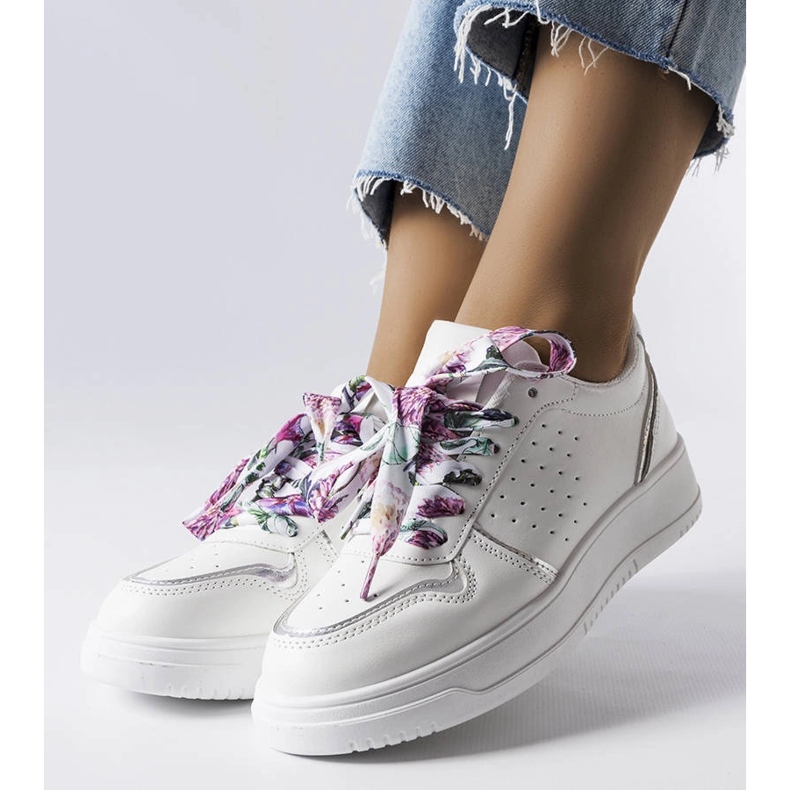 Pryor szalaggal átkötött fehér tornacipő 1