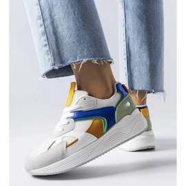 Vegyes anyagokból készült fehér tornacipő a Rieltől 1