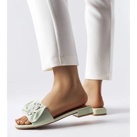 Elegáns zöld papucs strasszokkal a Fifi-től 1