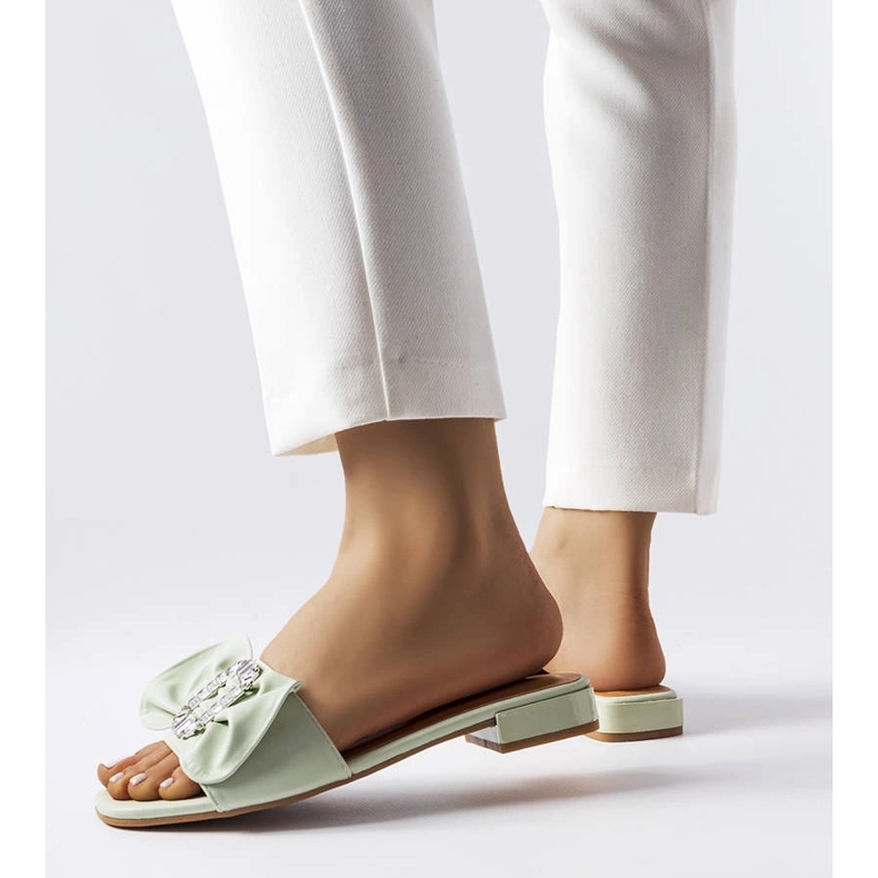 Elegáns zöld papucs strasszokkal a Fifi-től 1