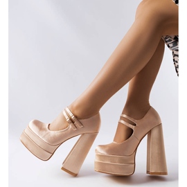 Világos rózsaszín magassarkú pumpák a Gabriel márkától 1 Világos rózsaszín magassarkú pumpák a Gabriel márkától 1