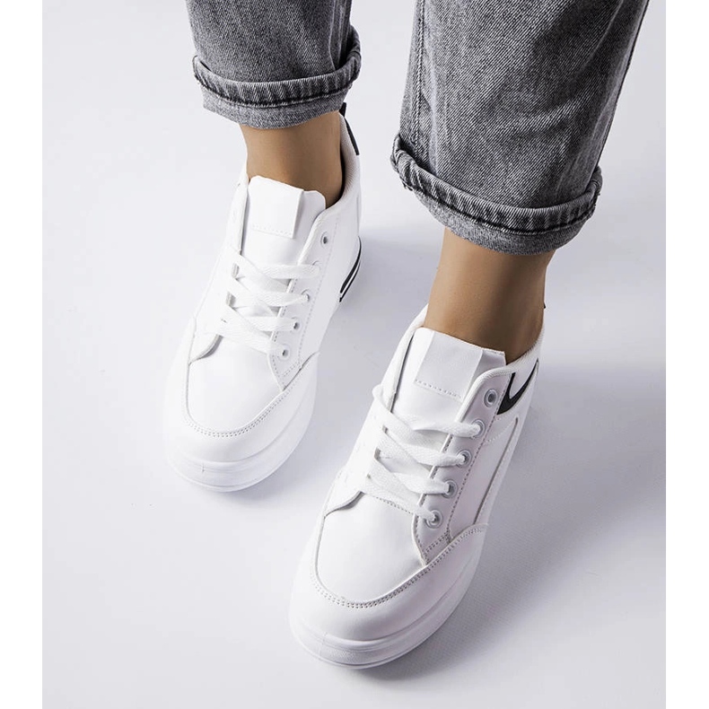 A Bonevil fehér tornacipő csillogó betétekkel 1