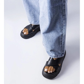 Fekete platform szandál az Oakway márkától 1