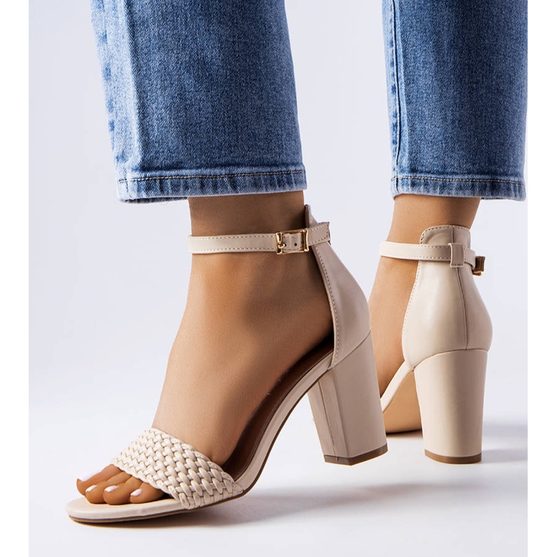 Evento Oliveirinhas bézs színű tömbszandál 2