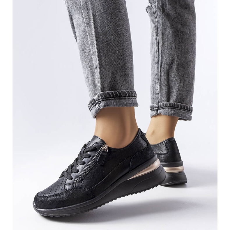 Fekete áttört bőr cipő Fleur 2