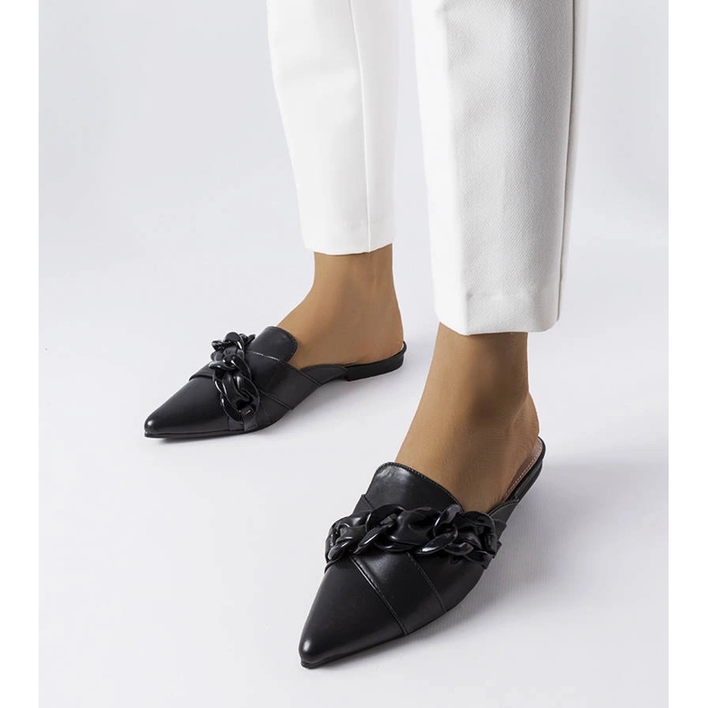 Fekete elegáns szandál lánccal a Patenaude márkától 1