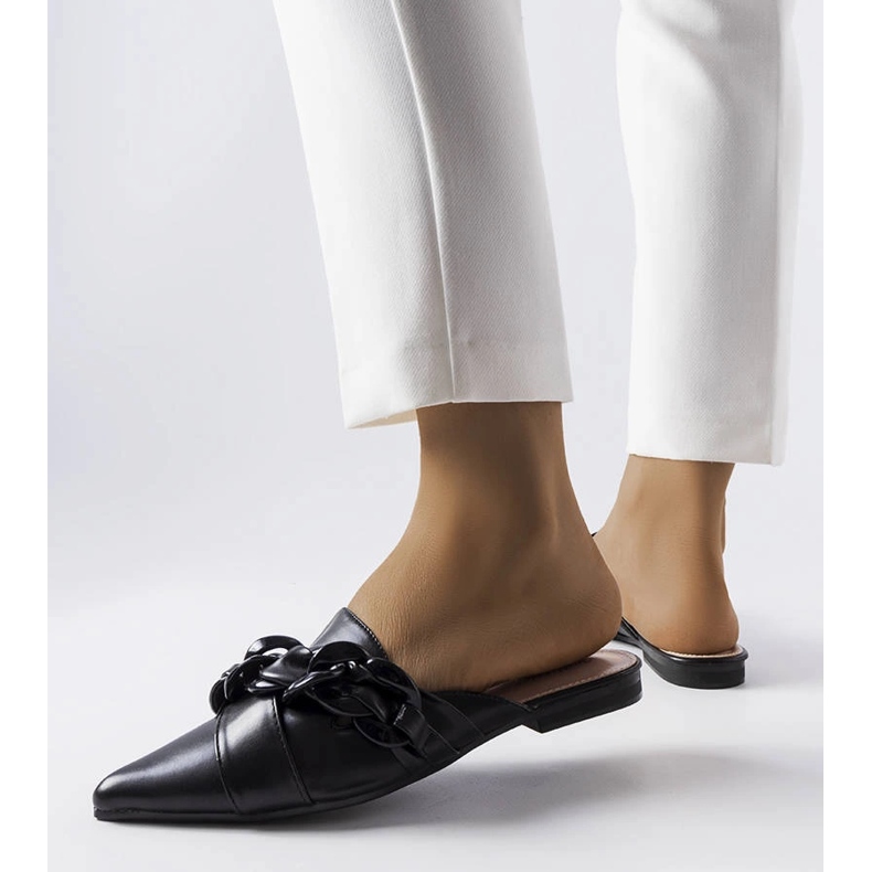 Fekete elegáns szandál lánccal a Patenaude márkától 2