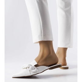 Patenaude fehér elegáns szandál lánccal 1