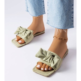 Zöld elegáns csúszdák masnival a Thériaulttól 1