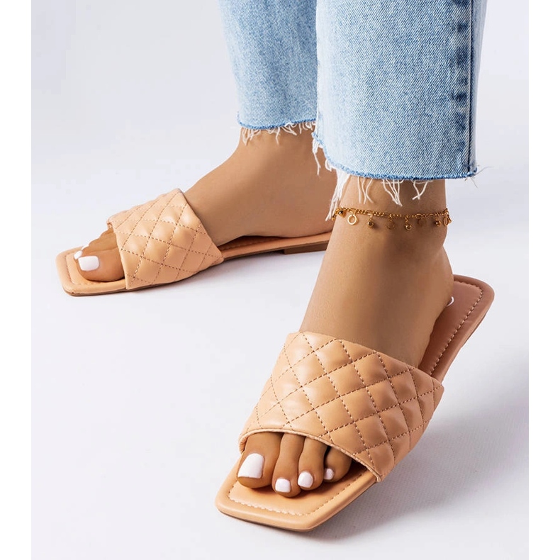 Rózsaszín elegáns papucs foltvarrással a Labrie márkától 1