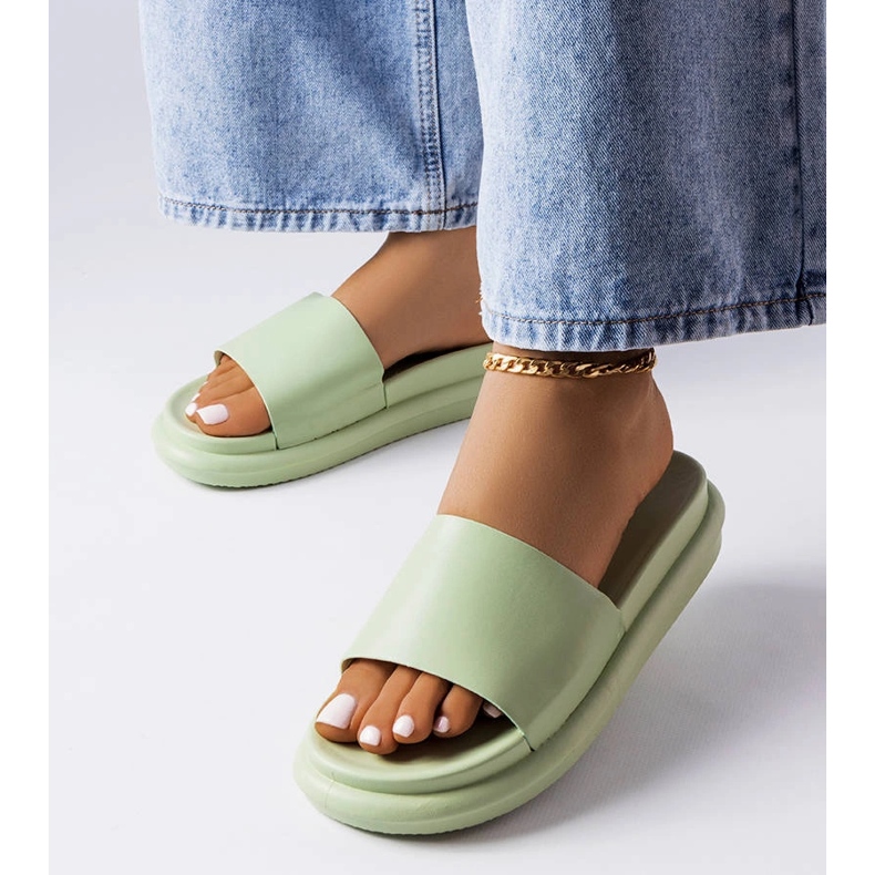 Zöld papucs a Paquette platformon 1