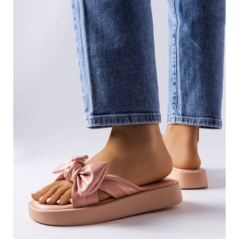 Rózsaszín platformszandál masnival az Edvardtól 2