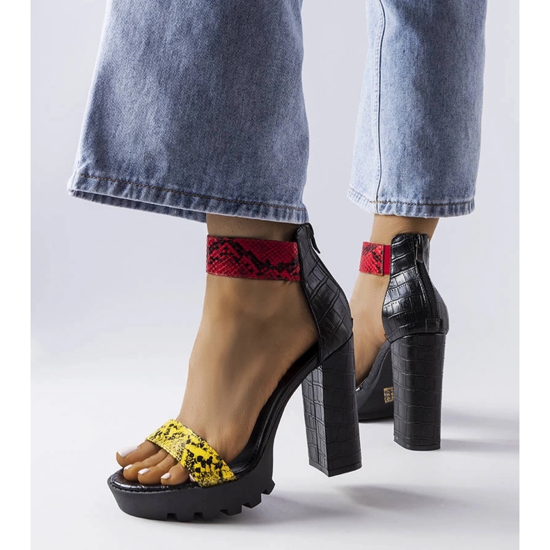 Sárga kígyómintás szandál a Knoxville-től 1