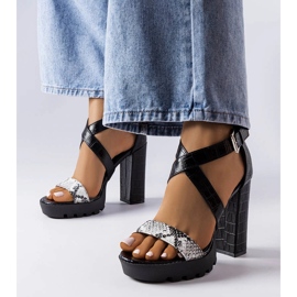 Fehér kígyómintás szandál a Trépanier-től 1