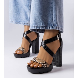 Barna kígyómintás szandál a Trépanier márkától 1